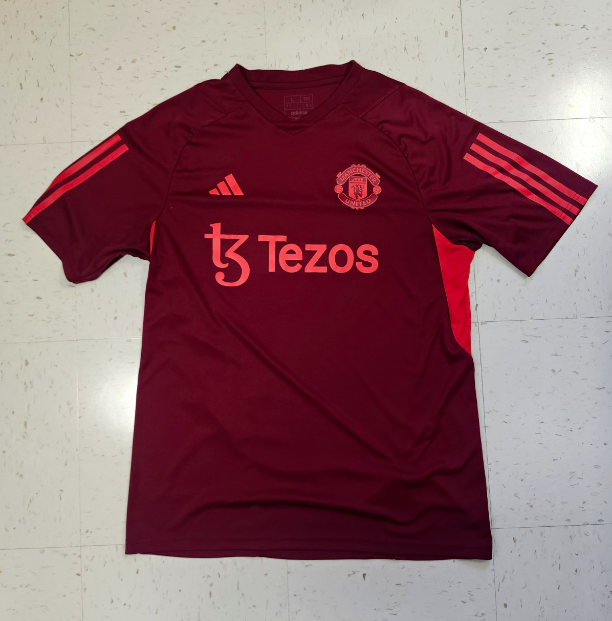 adidas Manchester United Soccer Jersey Burgundy Tezos Size L Slim Fit adidas Manchester United Soccer Jersey Burgundy Tezos Size L Slim Fit