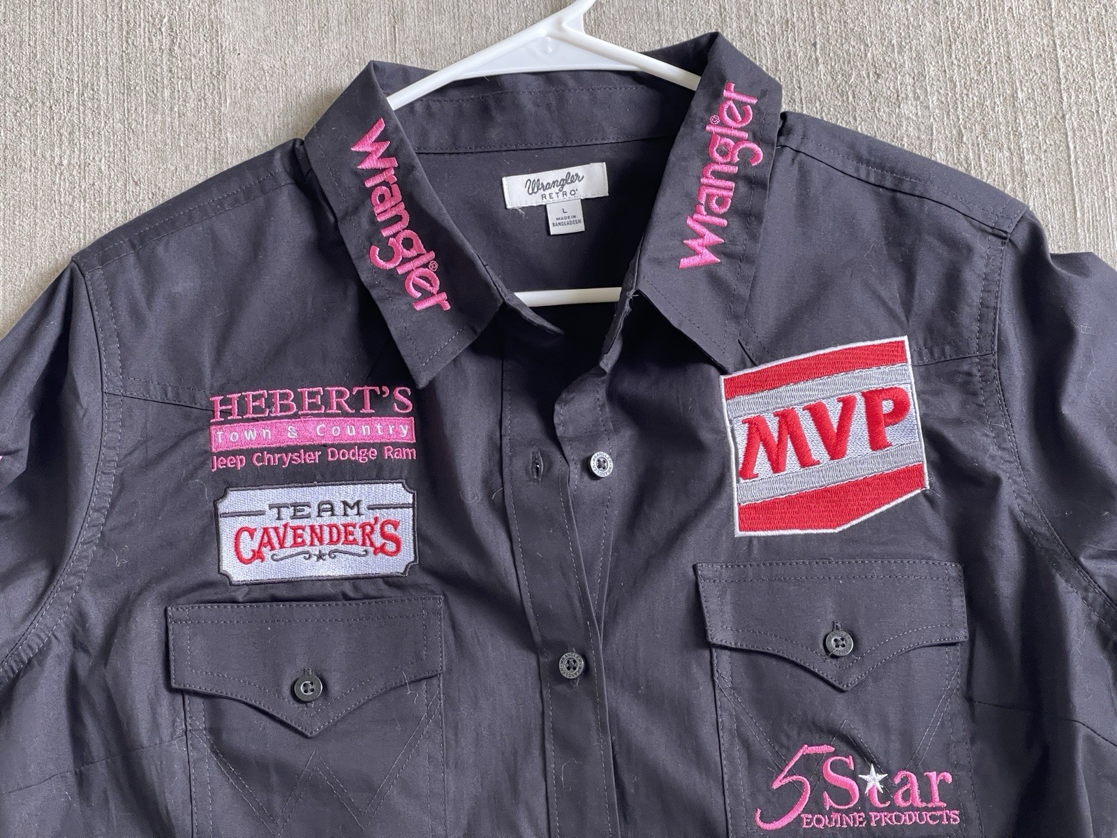 Women’s Large Wrangler Retro Sponsored Rodeo Cowgirl Riding Shirt Contestant Women’s Large Wrangler Retro Sponsored Rodeo Cowgirl Riding Shirt Contestant