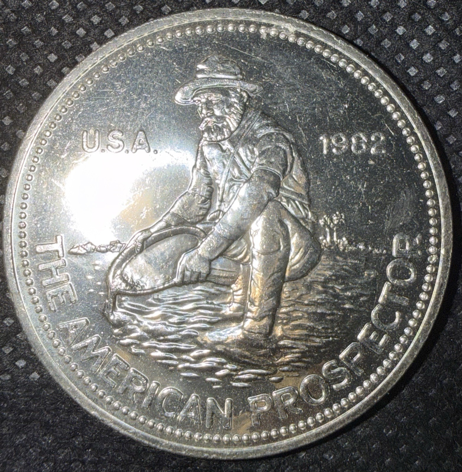 ⭐️Vintage 1982 Engelhard American Prospector - 1 oz .999 Fine Silver Round⭐️