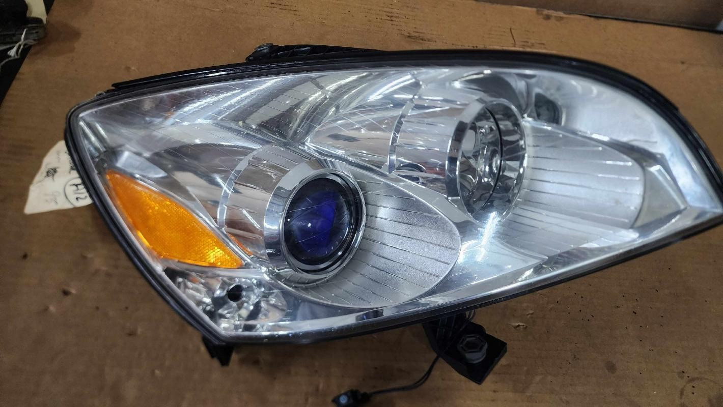 2007-2010 Saturn Outlook Front Right Passenger Side Headlight Assembly HID OEM