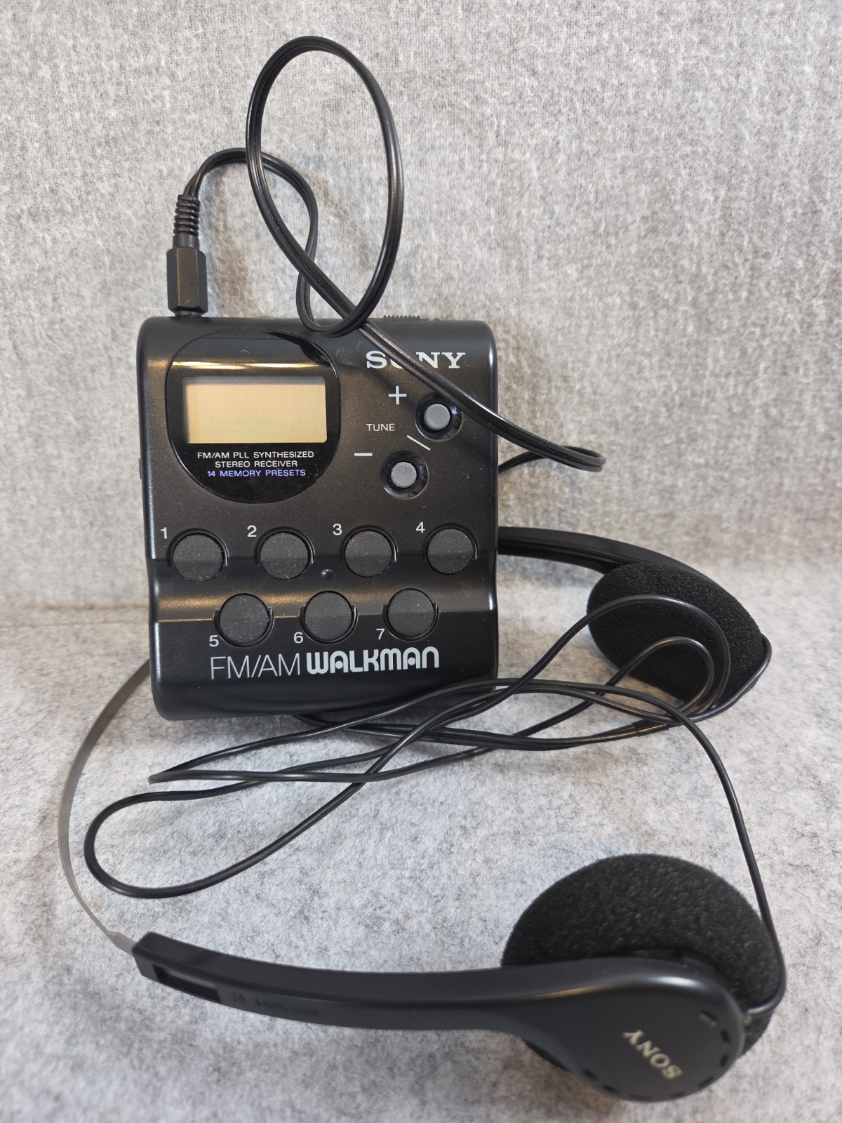 SONY SRF-M40W AM/FM Stereo Walkman with Presets TESTED WORKS With Headphones SONY SRF-M40W AM/FM Stereo Walkman with Presets TESTED WORKS With Headphones