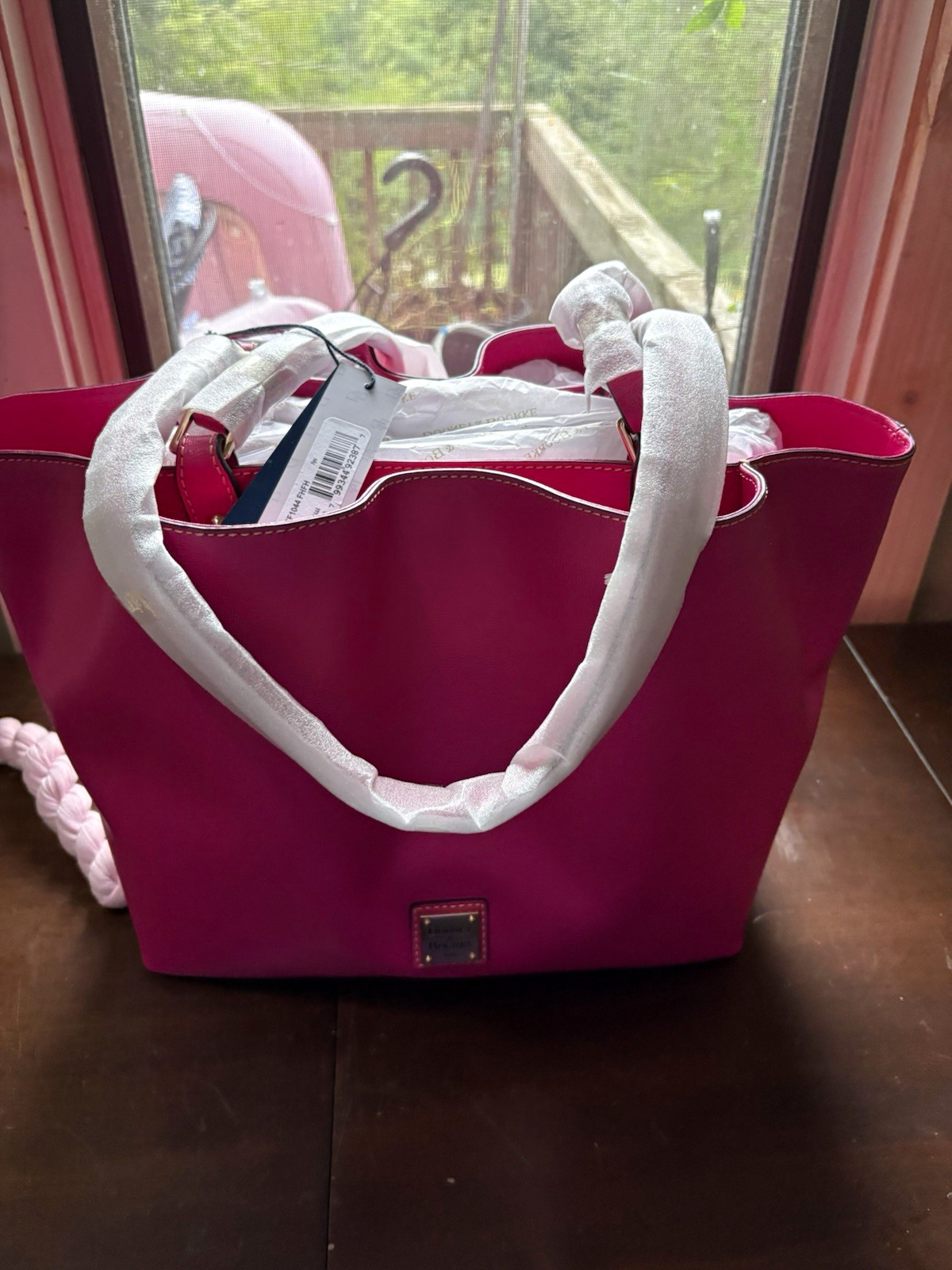 Dooney & Bourke Pink Leather Tote Handbag, Double Handles, Gold Hardware Dooney & Bourke Pink Leather Tote Handbag, Double Handles, Gold Hardware