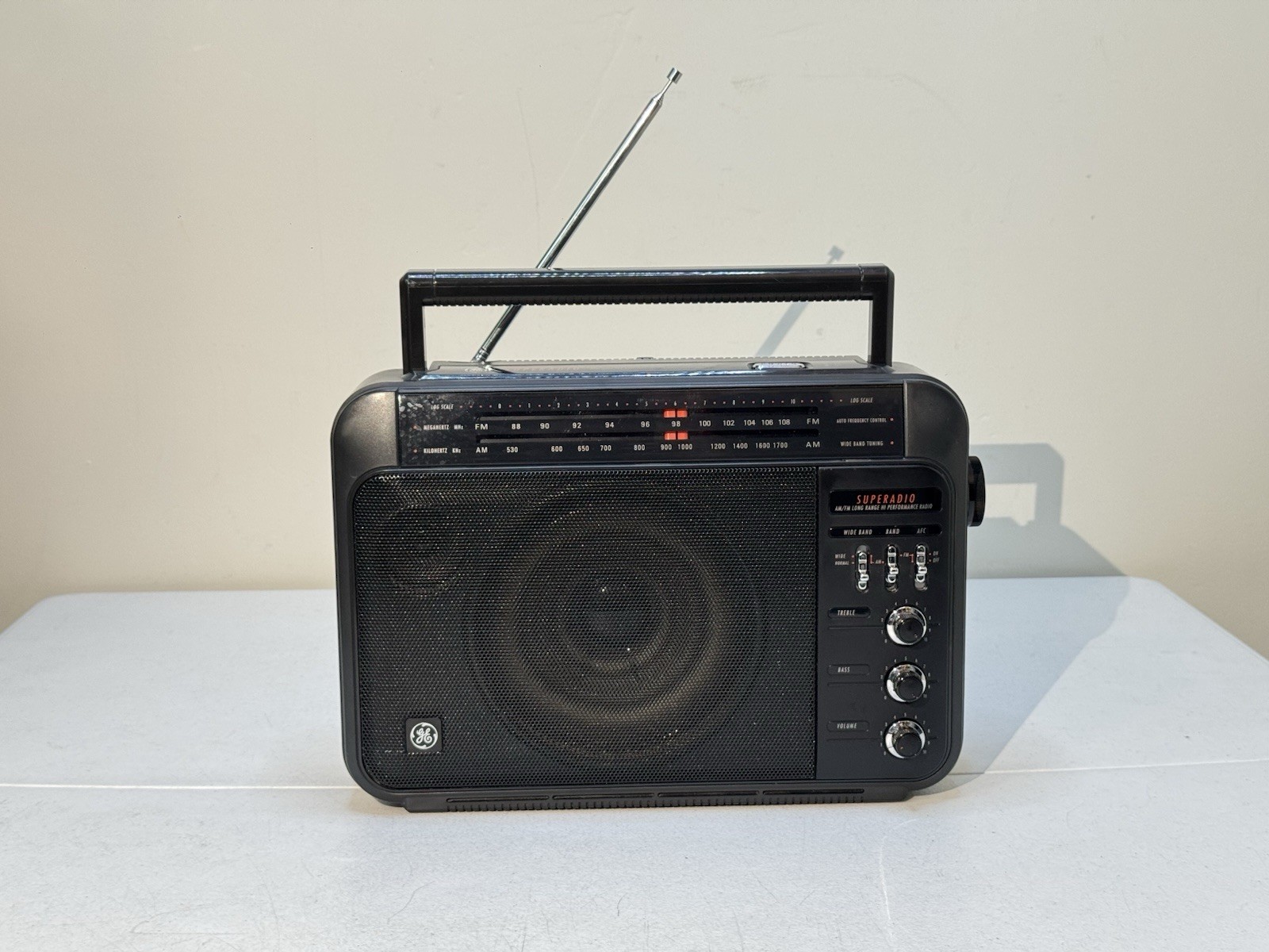 Vintage GE SUPERADIO 7-2887A Long-Range AM/FM Super Radio Tested Vintage GE SUPERADIO 7-2887A Long-Range AM/FM Super Radio Tested
