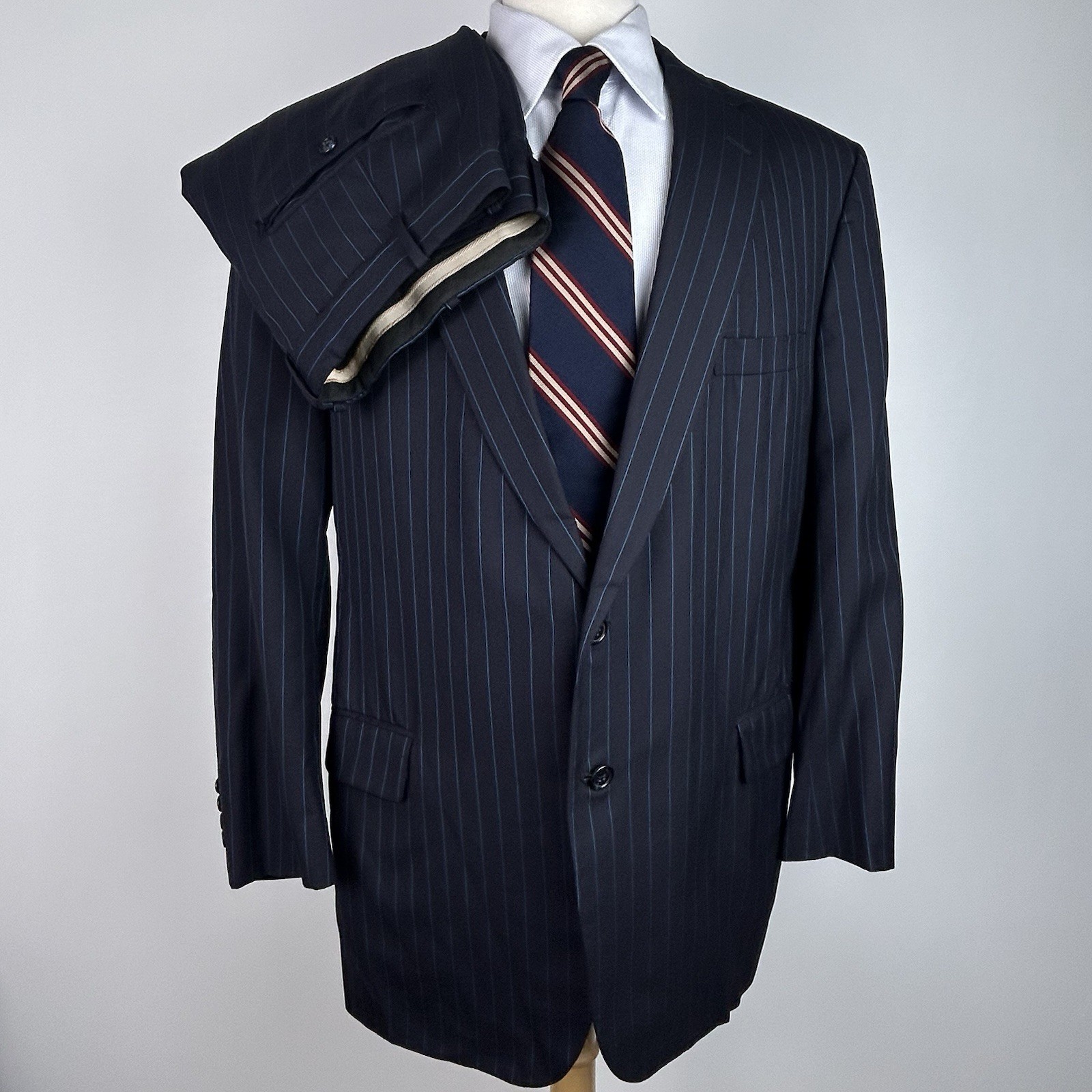 Tom James 2 Pc Suit Mens 42R Navy Blue Pinstripe Wool Holland & Sherry USA