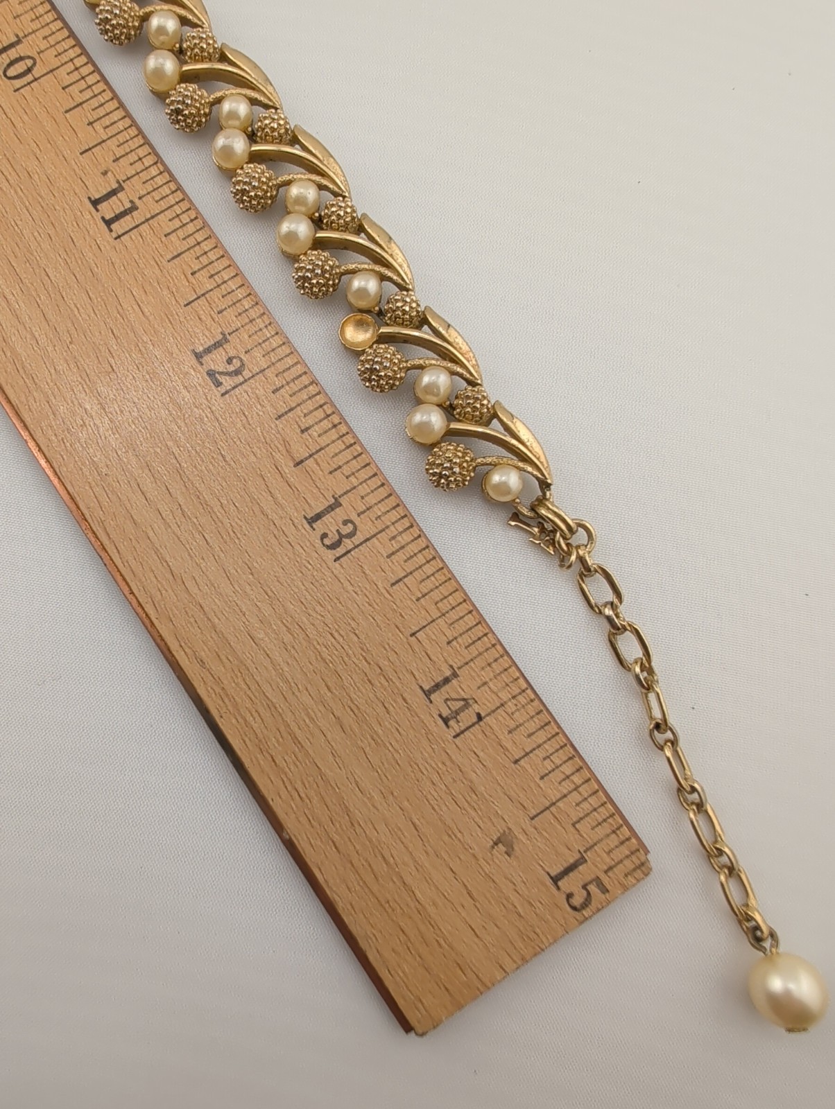 Vintage TRIFARI Gold Tone Berry & Leaves Faux Pearls Collar Necklace Rare Find