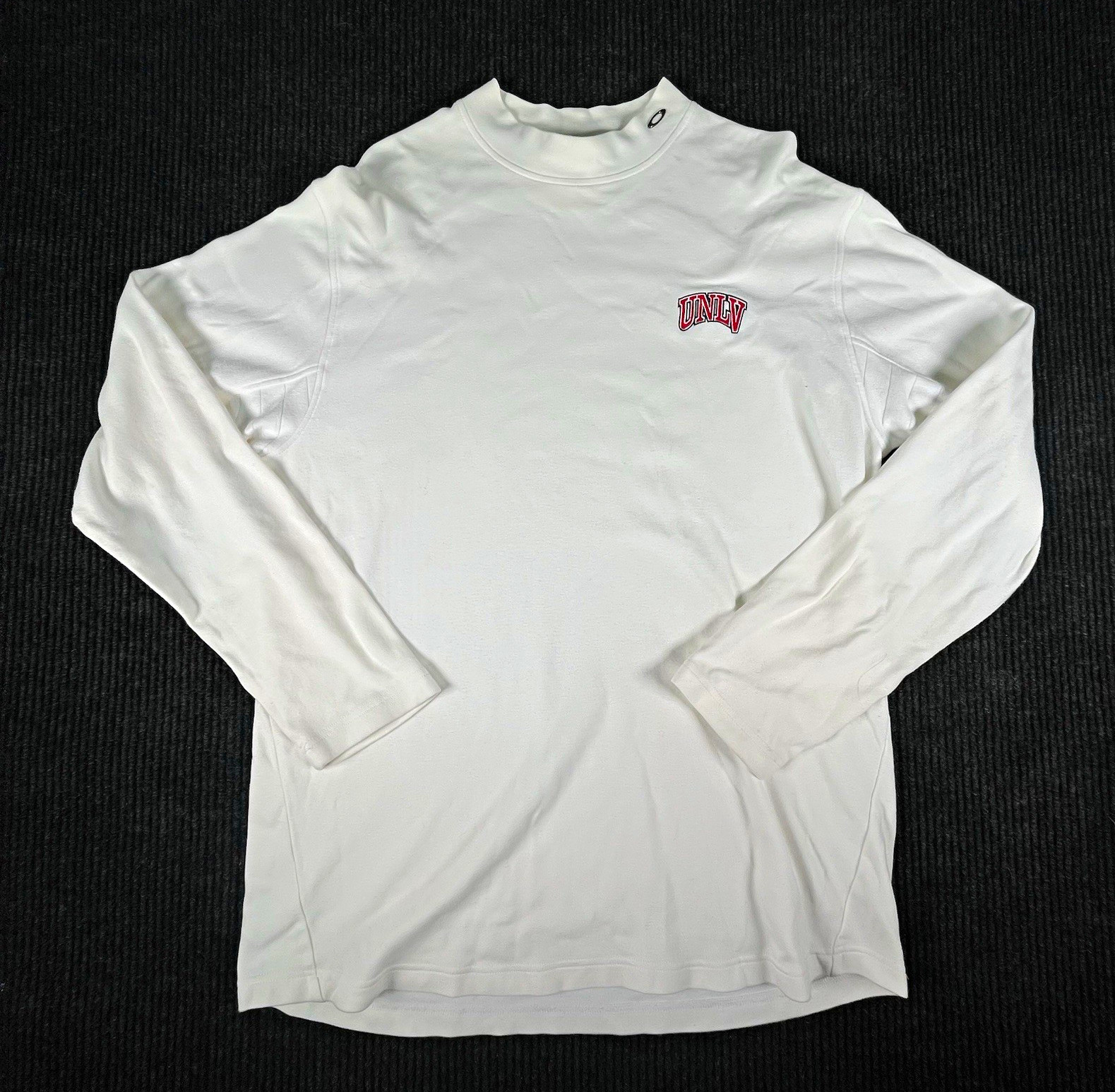 Oakley Software UNLV Rebels White Long Sleeve Mock Neck Shirt, Size L Oakley Software UNLV Rebels White Long Sleeve Mock Neck Shirt, Size L