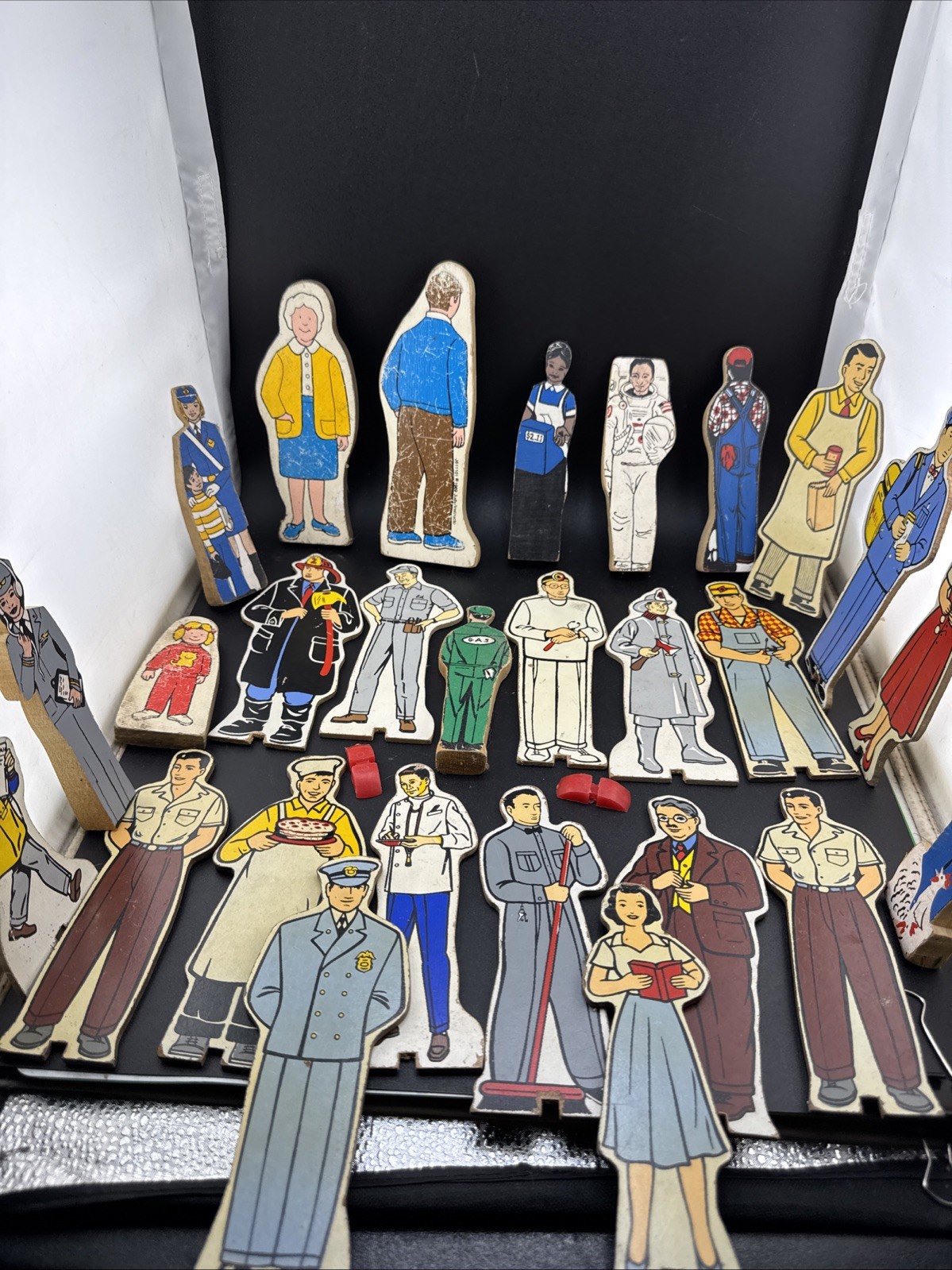 Vintage Laser Cut Cardboard People Of Professions Set Of 27 Lot 1 W/ 1 Stand📦 Vintage Laser Cut Cardboard People Of Professions Set Of 27 Lot 1 W/ 1 Stand📦