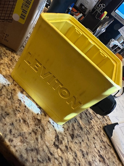 Leviton Portable Outlet Box 2 Gang Standard Pendant Cable Dia 0.590\ Leviton Portable Outlet Box 2 Gang Standard Pendant Cable Dia 0.590\