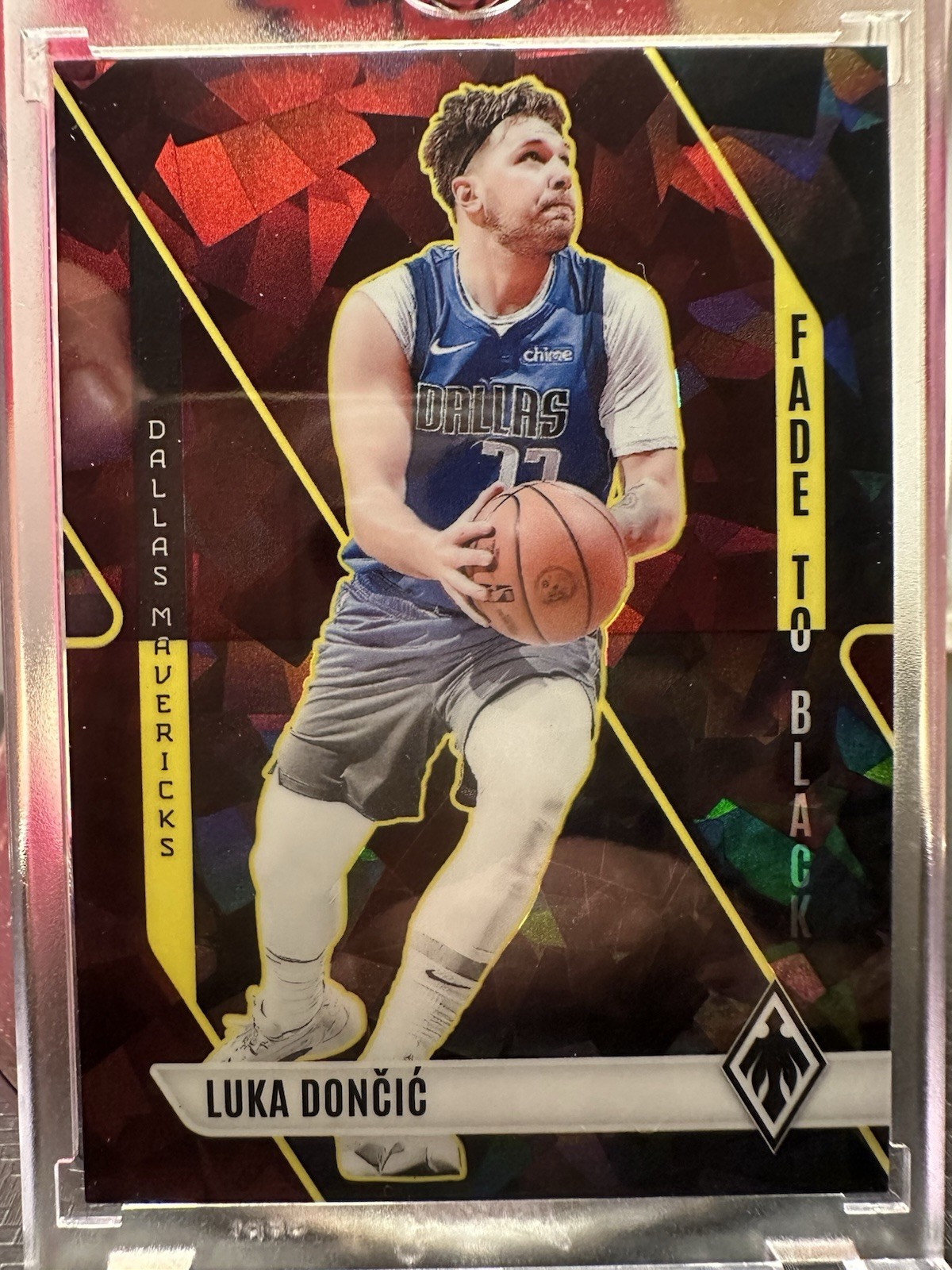 Panini 2023-24 Phoenix Fade to Black Luka Dončić Mavericks #18 195/275 Panini 2023-24 Phoenix Fade to Black Luka Dončić Mavericks #18 195/275