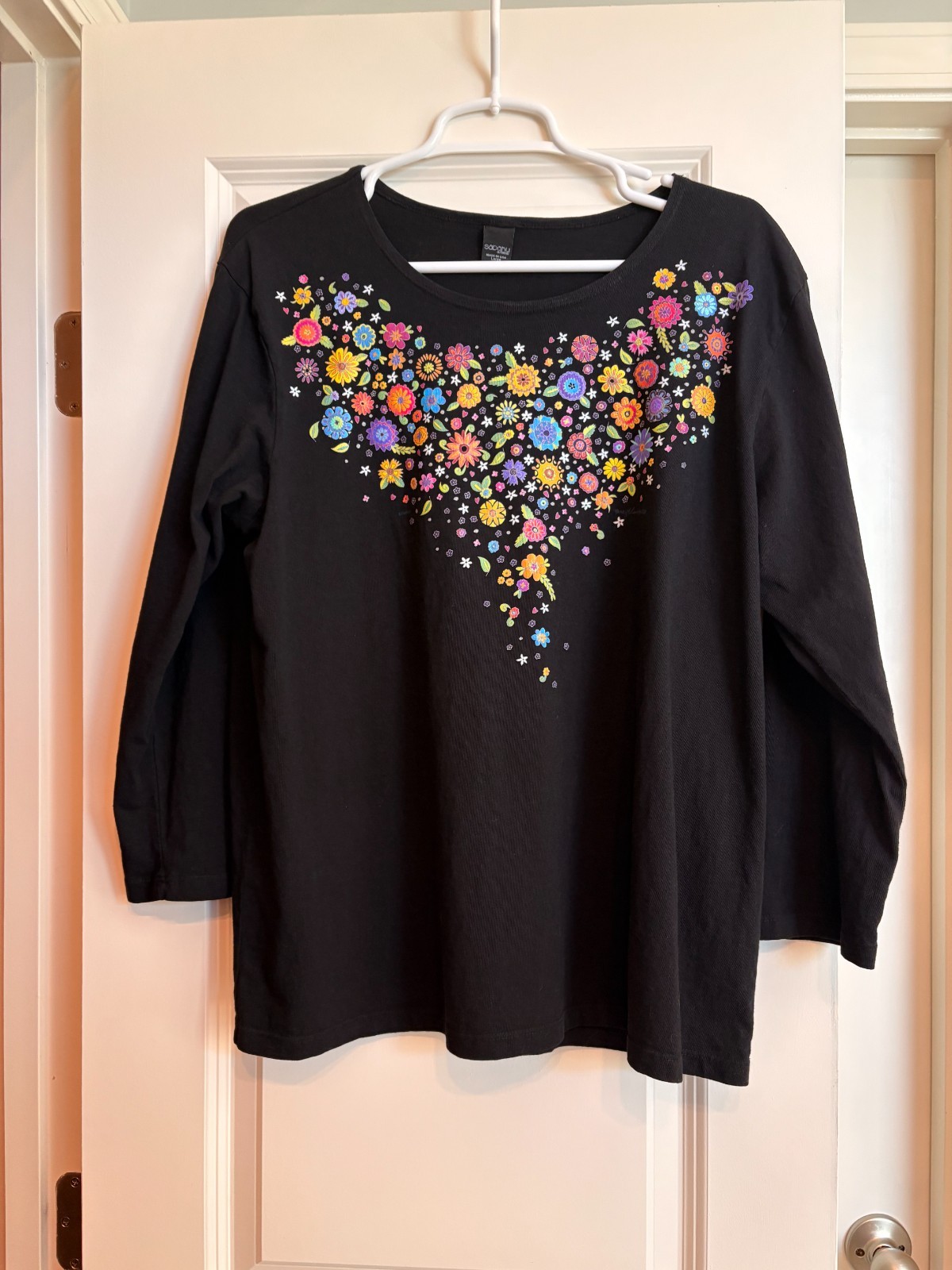 Sabaku Artwear Women\'s Large Black 3/4 Sleeve Shirt Artsy Heart with Flowers