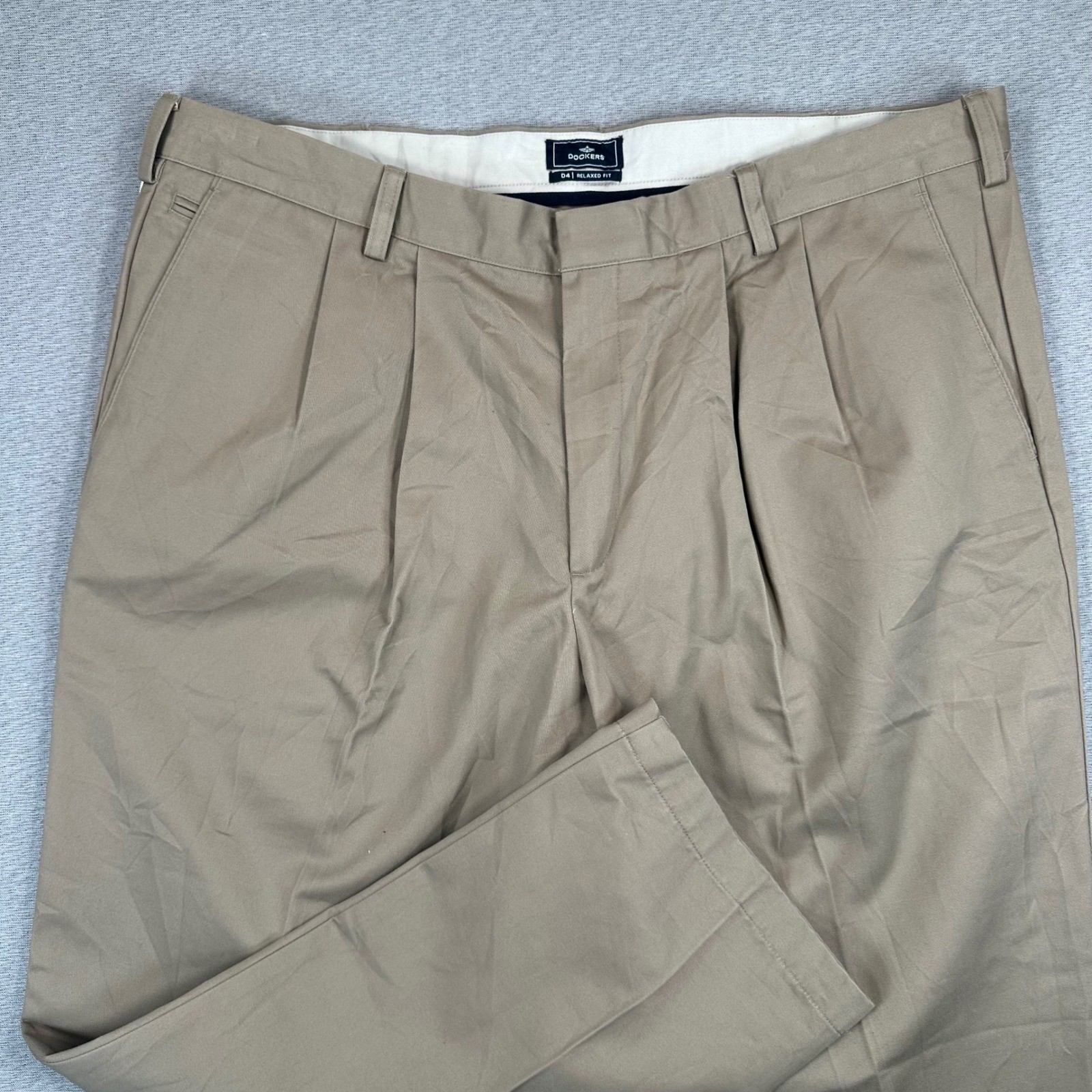 NWT Dockers Pants Mens 42x30 Khaki Tan D4 Relaxed Fit Pleated Chino 100% Cotton