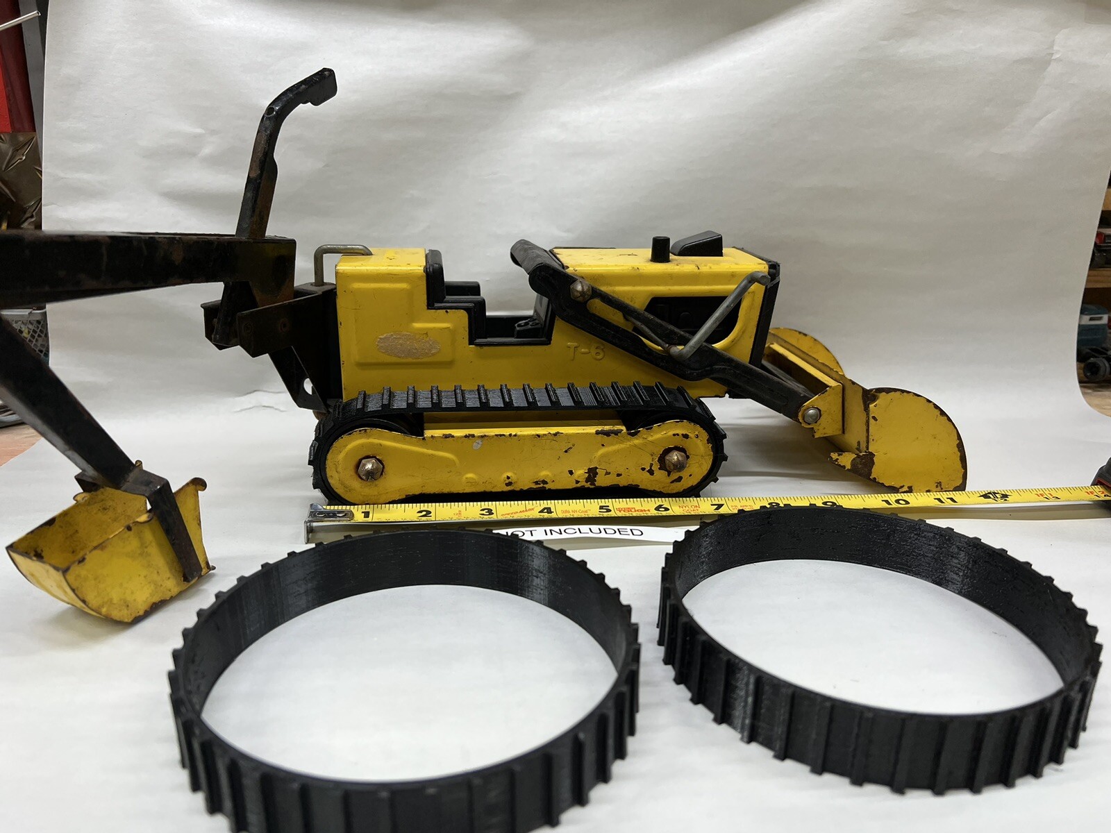 1 pair of tracks to fit Tonka T-6 Bulldozer 1 pair of tracks to fit Tonka T-6 Bulldozer