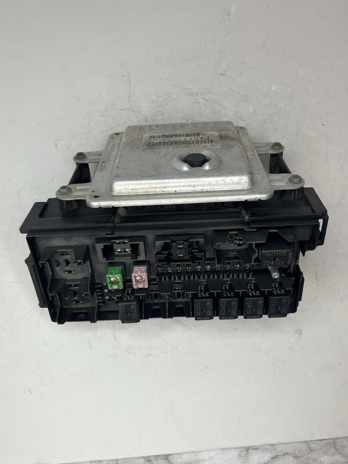 2004-06 Dodge Durango OEM TIPM IPM Fuse Box FCM 04692112AD 04692024AK 04692110AJ 2004-06 Dodge Durango OEM TIPM IPM Fuse Box FCM 04692112AD 04692024AK 04692110AJ