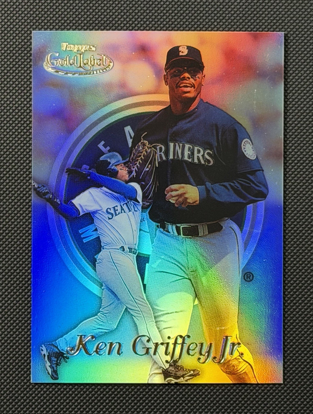 🔥📈 1999 Topps Gold Label - Ken Griffey Jr #100 Class 1 Foil Refractor Mariners 🔥📈 1999 Topps Gold Label - Ken Griffey Jr #100 Class 1 Foil Refractor Mariners