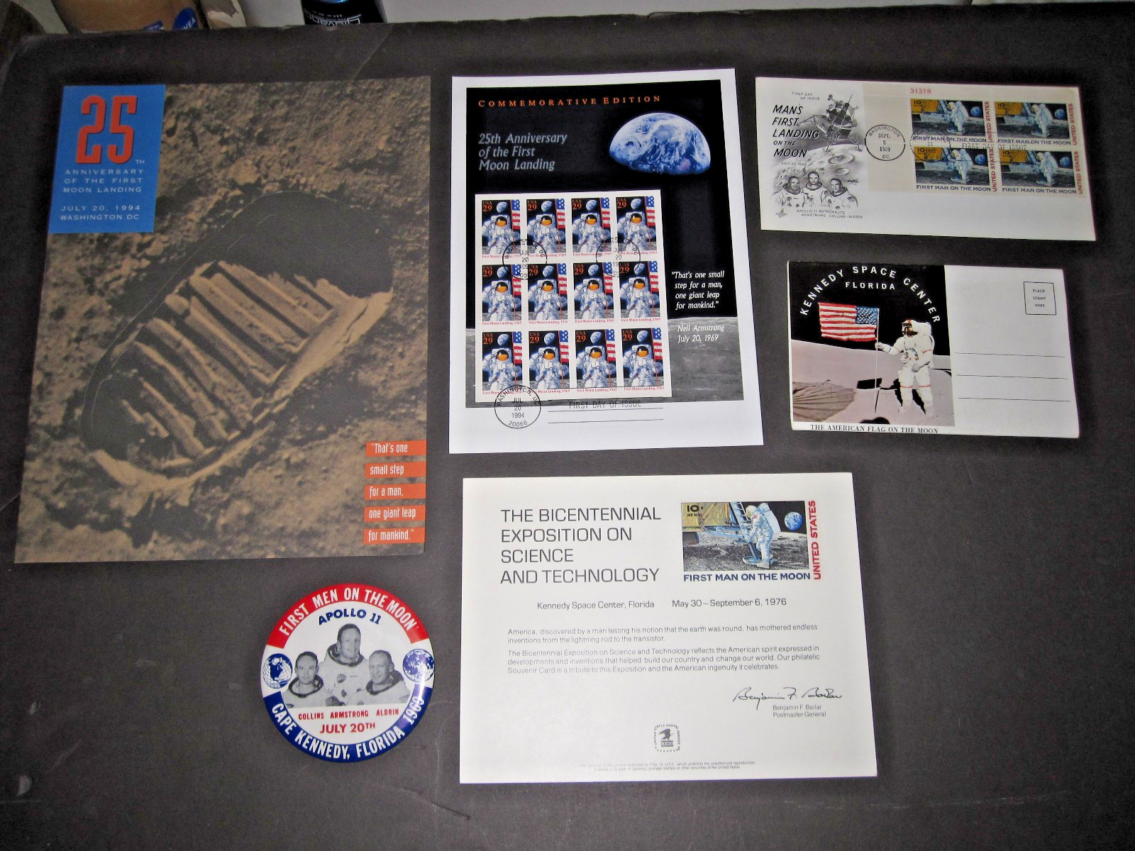 vTg 1969 NASA Apollo 11 Pinback 3.5 vTg 1969 NASA Apollo 11 Pinback 3.5