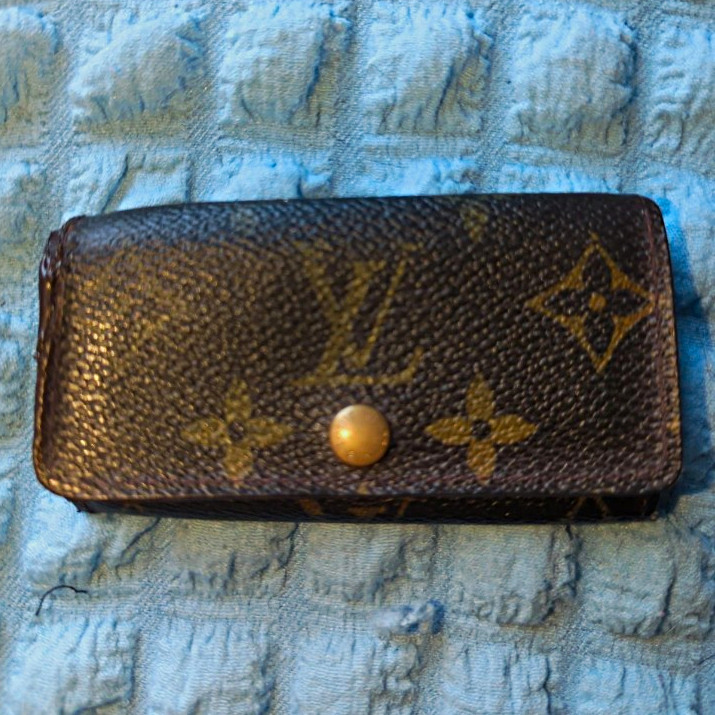 Vintage Louis Vuitton Monogram Brown Case – Gold Snap Closure