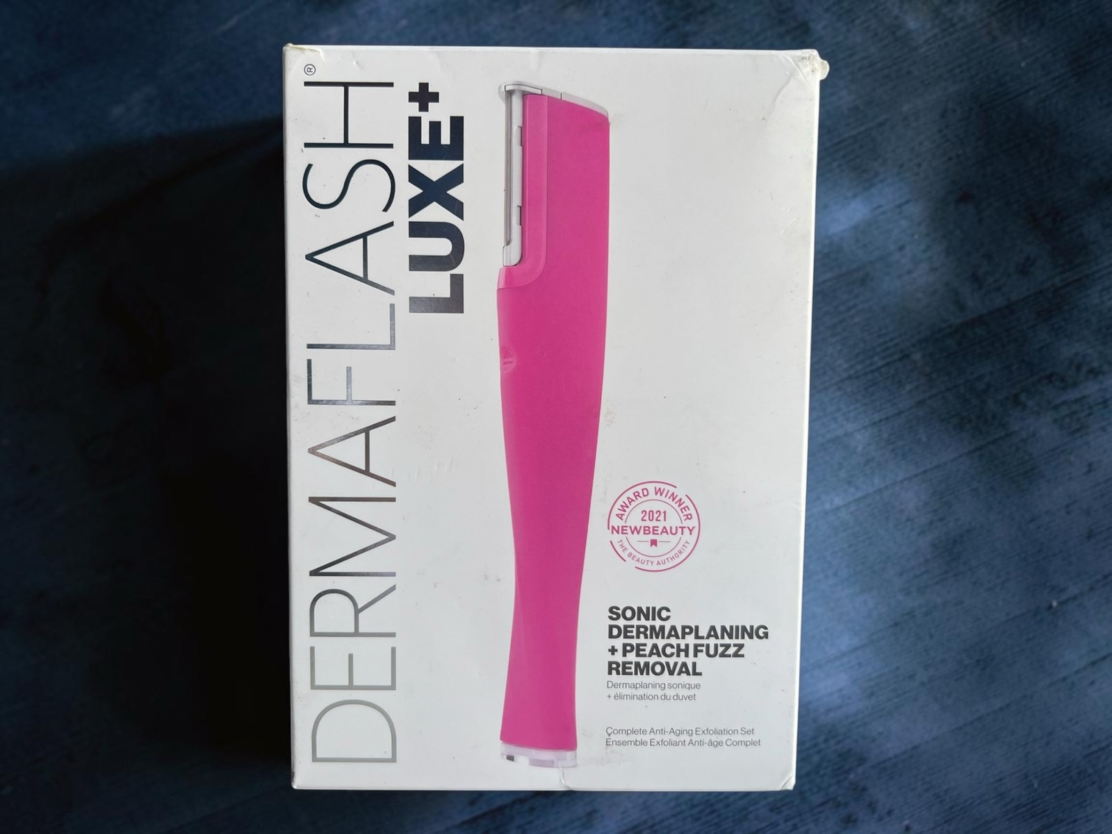 DERMAFLASH LUXE+ Sonic Dermaplaning & Peach Fuzz Removal Tool - Pink DERMAFLASH LUXE+ Sonic Dermaplaning & Peach Fuzz Removal Tool - Pink