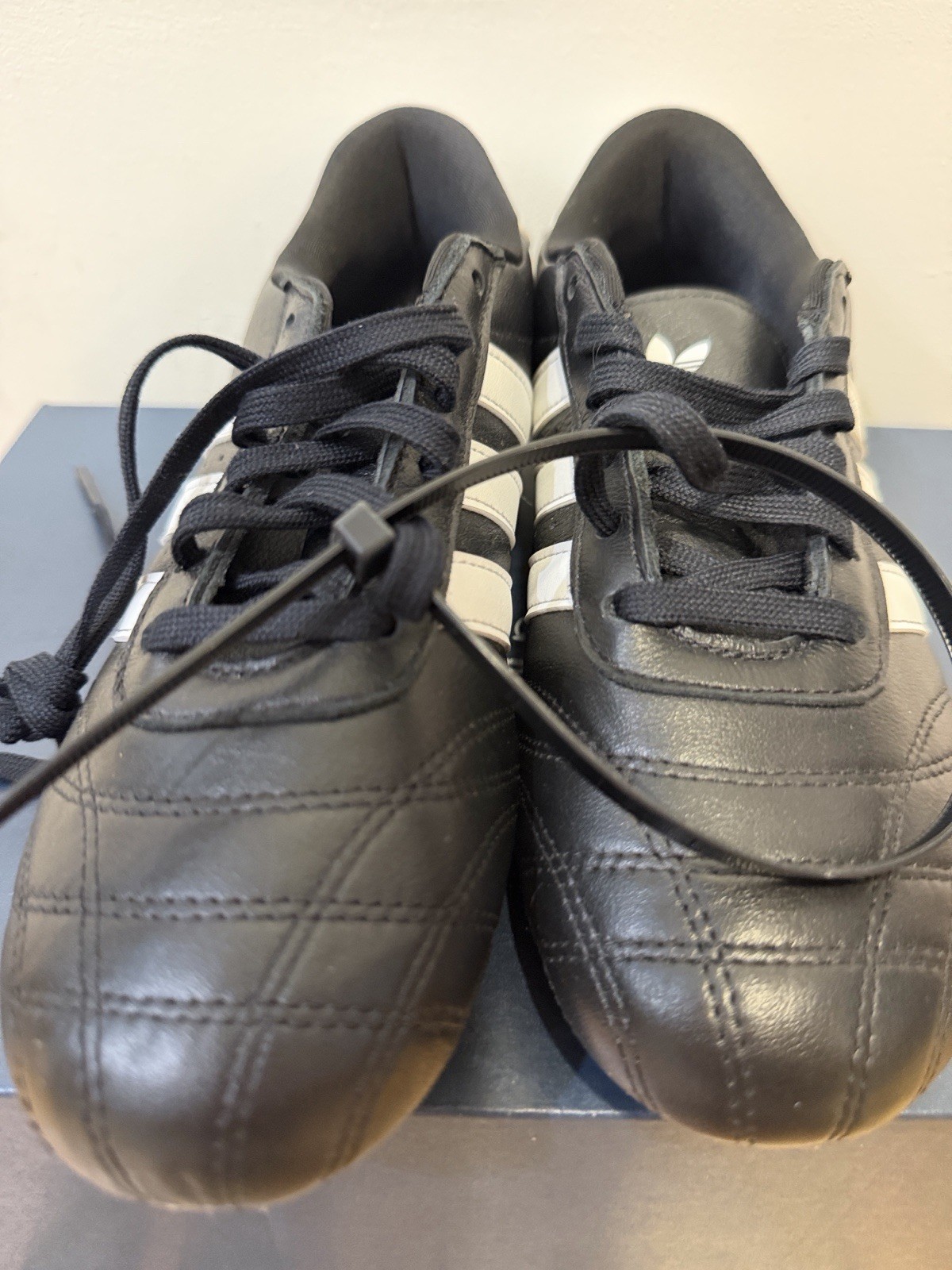 Size 7.5 - NWT adidas Country OG Sneakers (Core Black / Cloud White / Gum) Size 7.5 - NWT adidas Country OG Sneakers (Core Black / Cloud White / Gum)