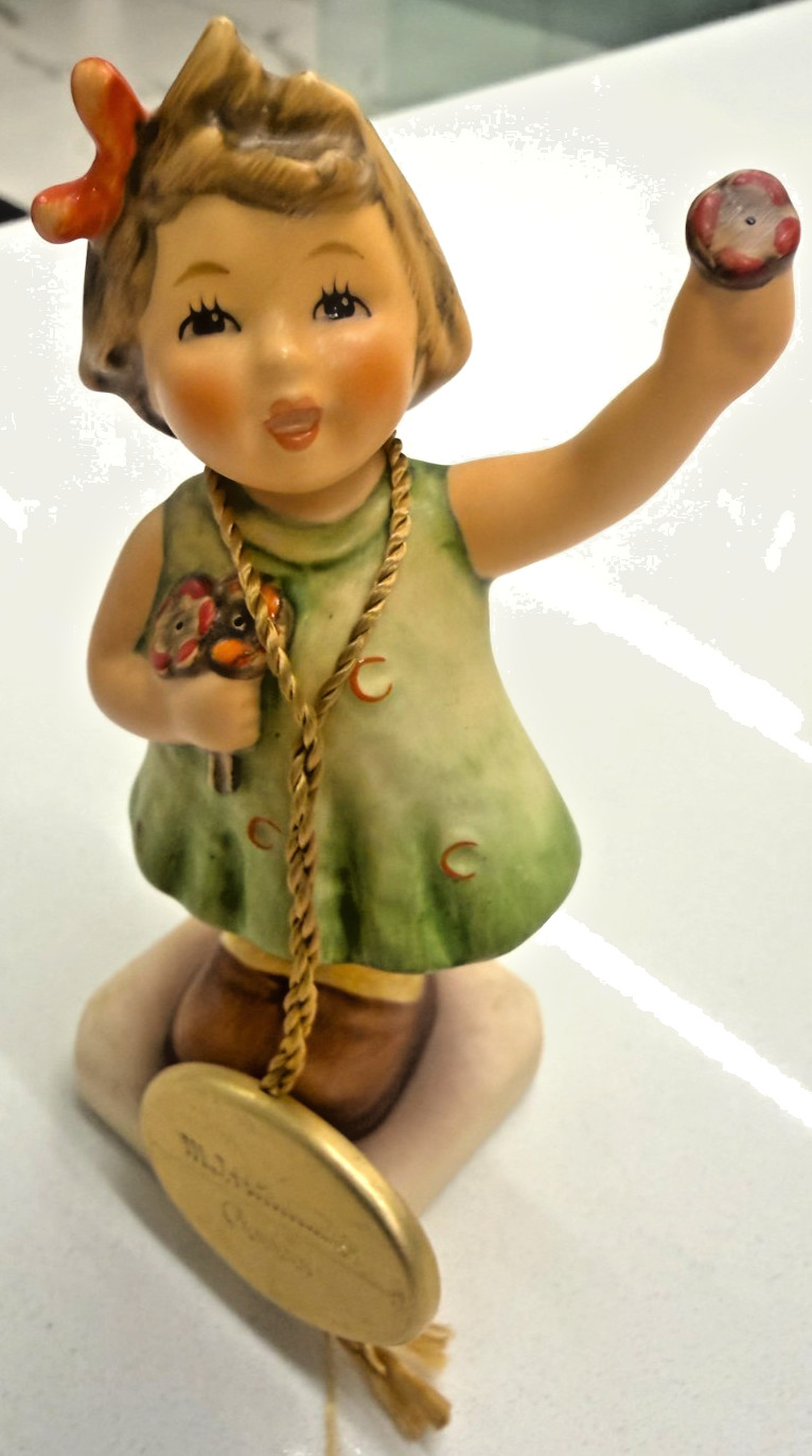 Vintage Goebel MJ Hummel Club First Issue Figurine “FOREVER YOURS” Hum 793 Vintage Goebel MJ Hummel Club First Issue Figurine “FOREVER YOURS” Hum 793