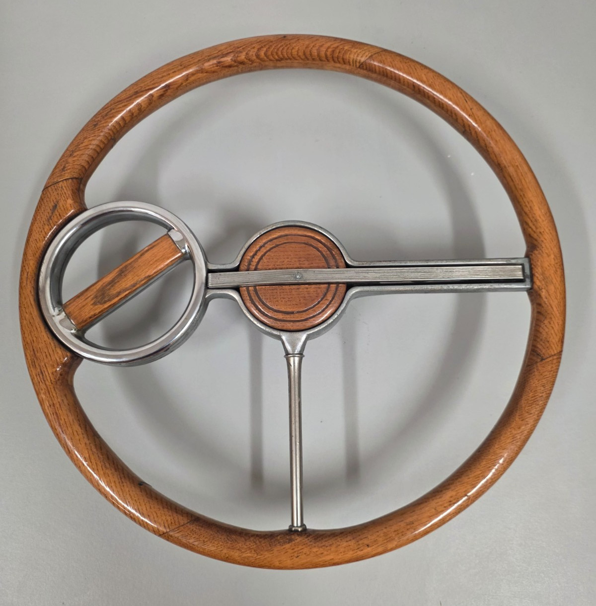 RARE 1940s Chevrolet SPINNER Steering Wheel w/ Accessory Stock Wood Accents RARE 1940s Chevrolet SPINNER Steering Wheel w/ Accessory Stock Wood Accents