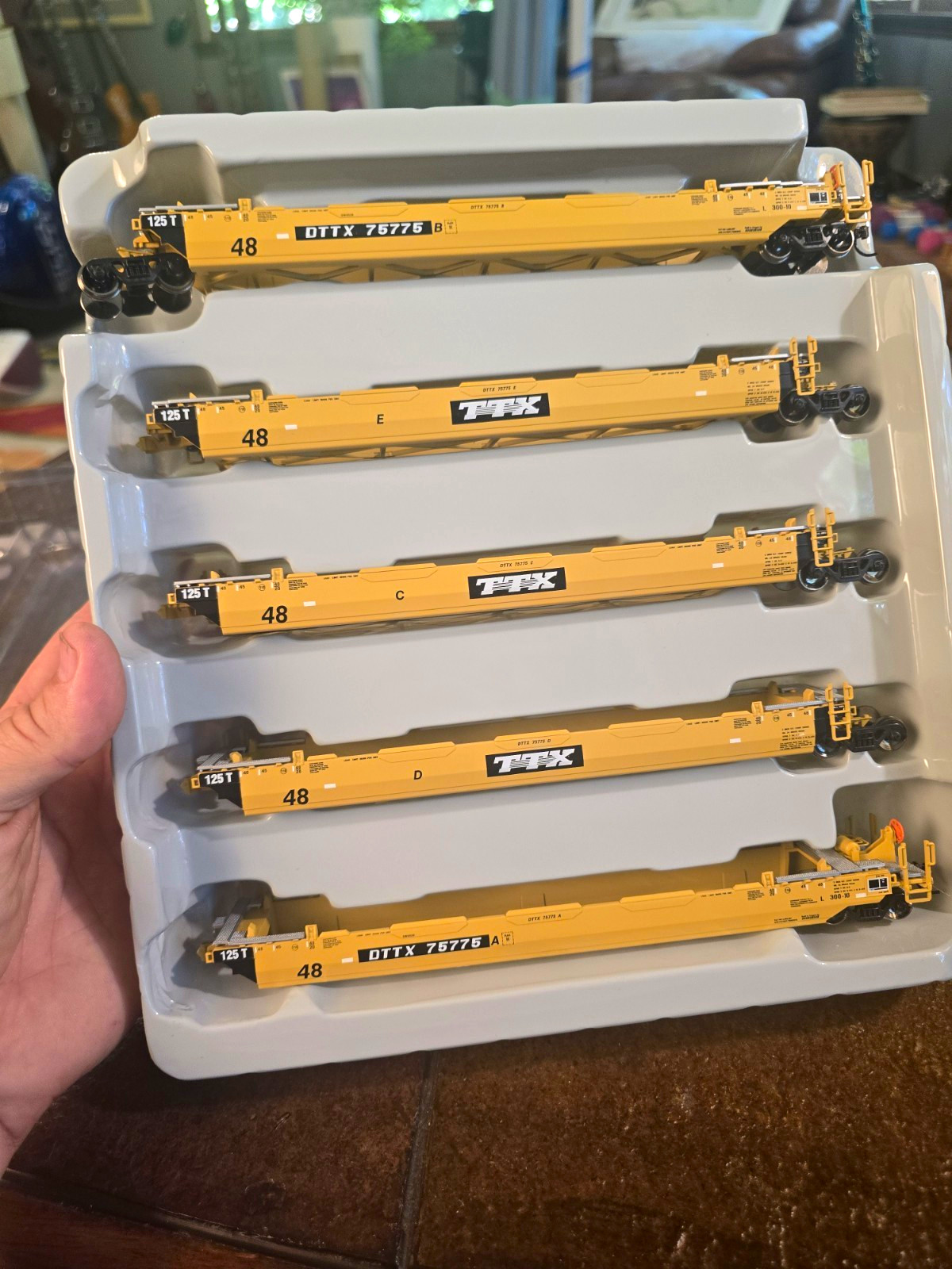 Athearn HO Scale Maxi III Well Car Set TTX Yellow/Black Ready to Roll MPN 92993 Athearn HO Scale Maxi III Well Car Set TTX Yellow/Black Ready to Roll MPN 92993