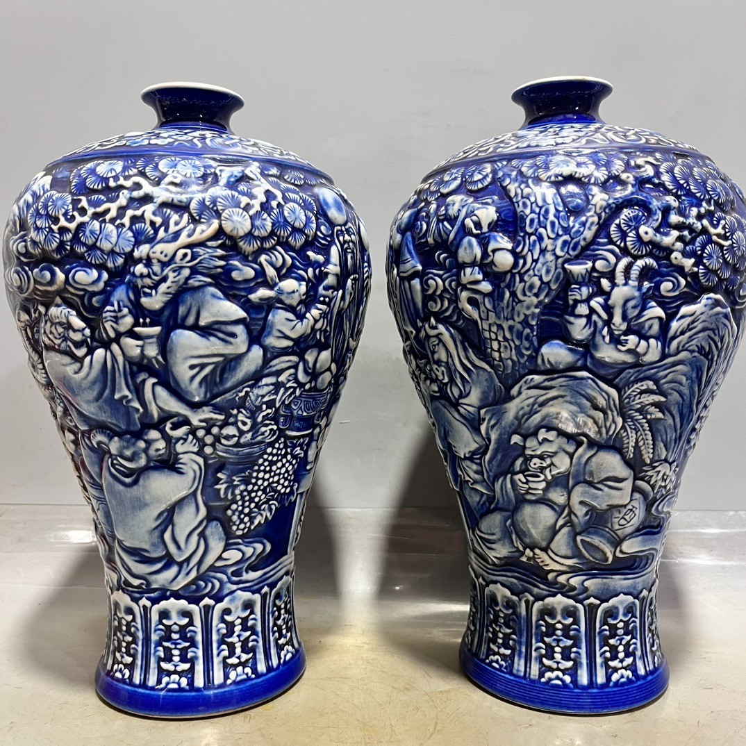 Ancient Chinese Qing Dynasty High-Relief Twelve Zodiac Animal Plum Vase Ancient Chinese Qing Dynasty High-Relief Twelve Zodiac Animal Plum Vase