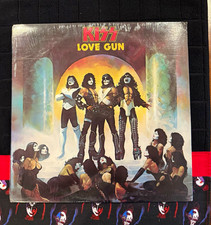 VINTAGE 1977 KISS LOVE GUN VINYL LP FACTORY SEALED RCA CLUB PRESSING R-124139 picture