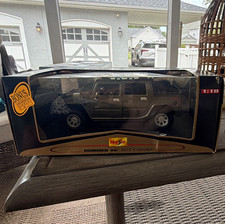 Maisto Premiere Edition 1:18 2000 Hummer H2 SUT Concept Green Diecast Box picture