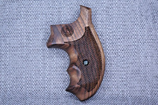 Custom walnut grips fits Smith Wesson S&W J Frame Round Butt CHECKERED & LOGO picture