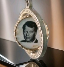 Vintage Robert F. Kennedy Swivel Bubble Photo Bracelet Gold Tone Hook Clasp 7