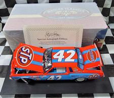Richard Petty #42 STP 1981 AUTOGRAPHED Monte Carlo 1:24 C422621STPRPAUT CLASSICS picture