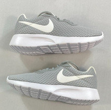 Women's NIKE Tanjun Running Shoes 812655-010 New in Box US Size 5 picture