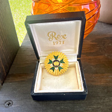 Title: Vintage 1971 Rex  Ducal Pin Mardi Gras New Orleans Krewe Favor With picture