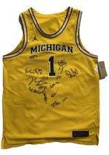 2025-26 Michigan Wolverines Team Signed Jersey Champions Autographed Yaxel picture