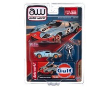 Auto World American Diorama 1965 Ford GT40 Gulf Dusty w/Flag Man Figure CP8053 picture