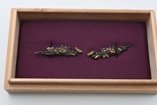 Menuki Japanese antique Mumei chrysanthemum flower design Shakudo Edo era picture