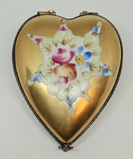 LIMOGES FRANCE BOX ~ CHAMART ~ VINTAGE FLAT GOLD HEART & PINK ROSES ~ PEINT MAIN picture