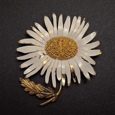 Vintage Marvella White Enamel Daisy Flower Brooch Gold Tone 1960s 70s Signed picture