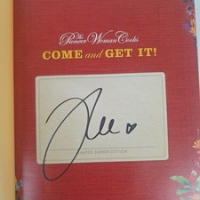 *SIGNED* Ree Drummond Pioneer Woman Cooks - 