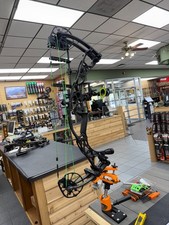 Hoyt Alpha X 30 LEFT HAND BONE COLLECTR W/Premium Accessories 28.25