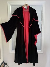 VTG. PYRAMID COLLECTION BLACK & RED CAPE W/ SLEEVES AND HOOD VELVET ADULT 1 SIZE picture