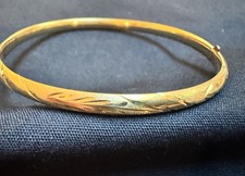 18K Gold Diamond Cut Hinged Bangle Bracelet 6g Textured Finish picture
