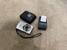Canon Powershot SD880 IS Digital ELPH 10.0 Mega Pixel Digital Camera w/Case picture