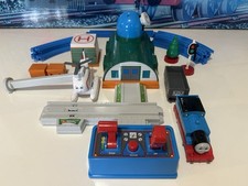 Rare TOMY Harold Cargo Delivery 2005 Thomas & Friends Motorised Train Station picture