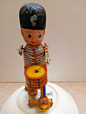 CUTE & SCARCE  1950's JAPANESE WIND UP FUKUDA DRUMMER BOY - WORKING picture