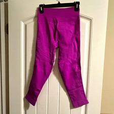 lululemon athletica Women's Pink Cropped Leggings Size 8 Pull-On Solid picture