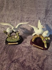 Wellington Collection-Set of 2 Porcelain Dove Birds Figurine Flowers Wood Stand picture