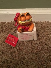 Vintage 1978 Enesco Garfield Ceremic Valentine Teacher Figurine With Box picture