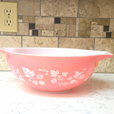 Pyrex Vintage Pink Gooseberry 9in 2.5qt Glass Mixing Bowl Pour Spout Floral picture