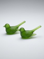 Vtg 2 Westmoreland Satin Green Mist Glass Wrens with original stickers ￼ picture